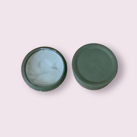 Vintage German Jasperware Jewelry Trinket Box Powder Box Cameo Motif Sage Green - Picture 8 of 14